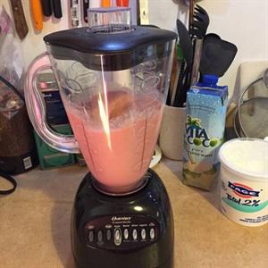 Cách làm sinh tố dưa hấu dâu tây