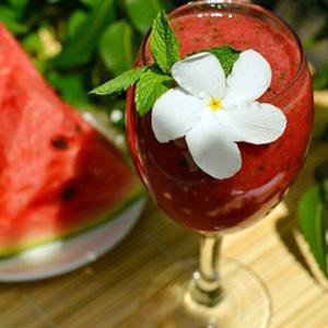 Cách làm sinh tố dưa hấu vị bạc hà