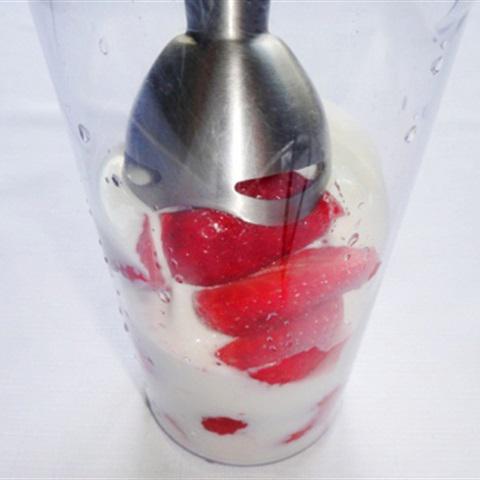 Cách làm sinh tố hoa quả kem tươi