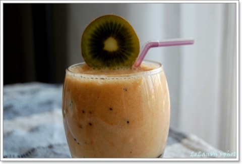 Sinh tố kiwi, cà-rốt, táo