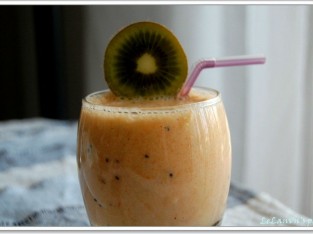 Sinh tố kiwi, cà-rốt, táo