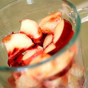 Cách làm sinh tố kiwi đào tươi