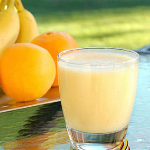 Cách làm sinh tố quýt chuối và sữa tươi