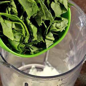 Cách làm sinh tố sữa chua rau quả