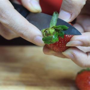 Cách làm sinh tố sữa đậu nành mix dâu tây