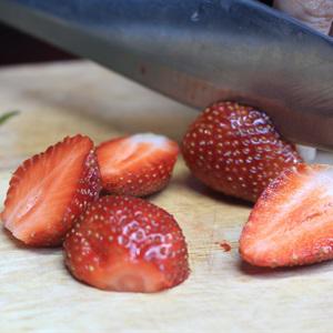 Cách làm sinh tố sữa đậu nành mix dâu tây