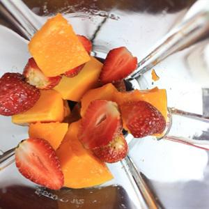 Cách làm sinh tố sữa đậu nành mix dâu tây