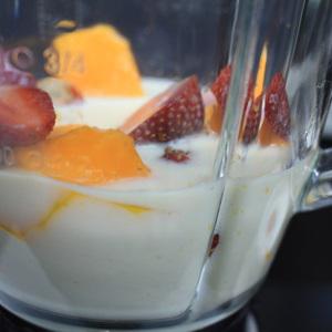 Cách làm sinh tố sữa đậu nành mix dâu tây