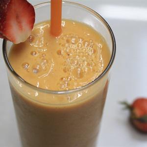 Cách làm sinh tố sữa đậu nành mix dâu tây