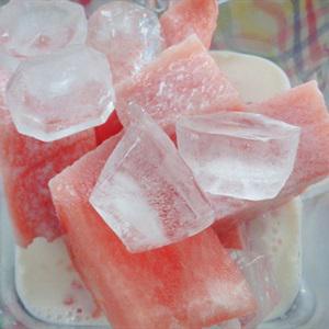 Cách làm sinh tố sữa dưa hấu