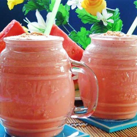 Cách làm sinh tố sữa dưa hấu