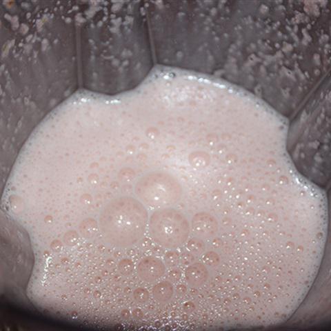 Cách làm sinh tố sữa mận