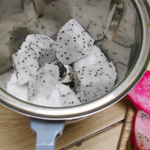 Cách làm sinh tố sữa thanh long