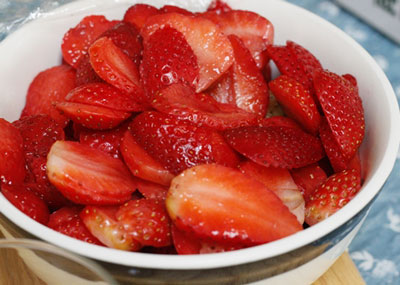 Sinh tố táo-dâu tây dễ thực hiện mùa hè