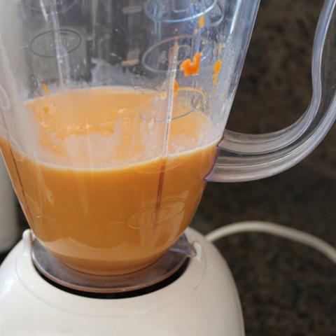 Cách làm sinh tố táo và cà rốt