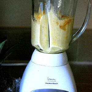 Cách làm sinh tố thơm nước dừa