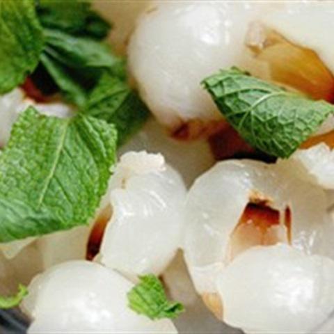 Cách làm sinh tố vải bạc hà