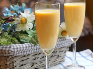 Sinh tố xoài, chanh leo