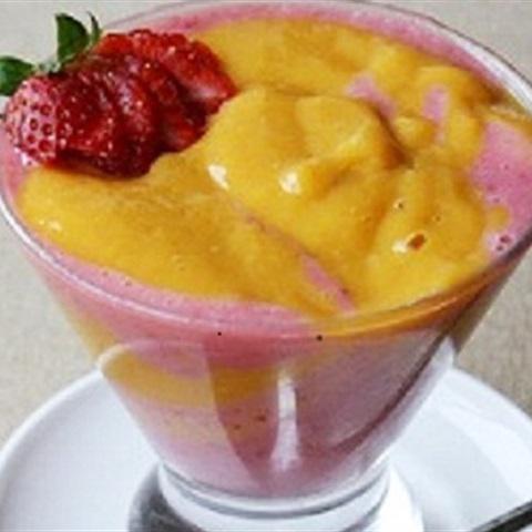 Cách làm sinh tố xoài dâu tây