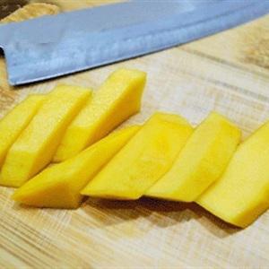 Cách làm sinh tố xoài trái thơm