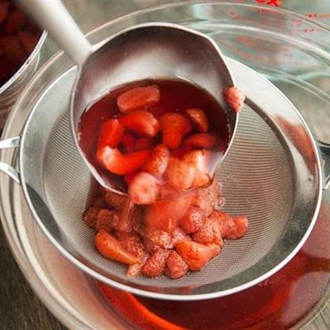 Cách làm siro dâu handmade