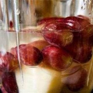 Cách làm smoothie nho và dứa