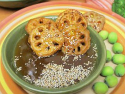 Snack củ sen chấm mật