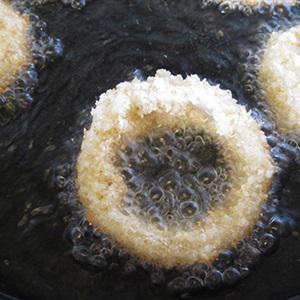 Cách làm snack hành tây chiên giòn