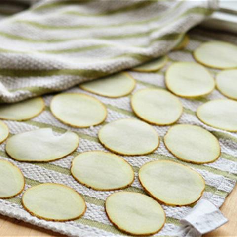Cách làm snack khoai tây bằng lò vi sóng thơm ngon