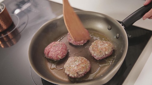 Snack mì que giòn ngon vô đối ai ăn cũng nghiền