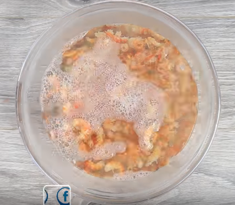 Snack mì tôm thịt bò giòn rụm nhâm nhi bao nhiêu cũng không chán