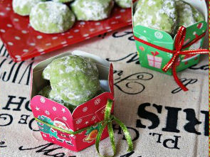 Snow ball cookies vị trà xanh