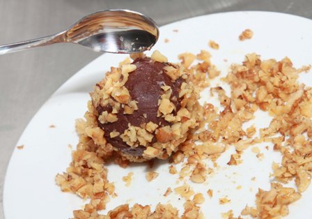 Sô-cô-la bọc hạt hồ đào