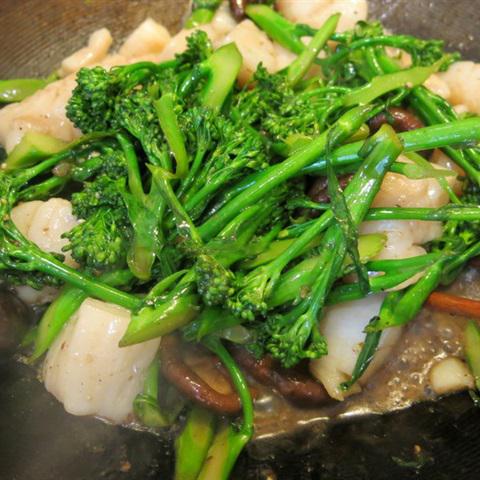 Cách làm sò điệp xào bông cải xanh