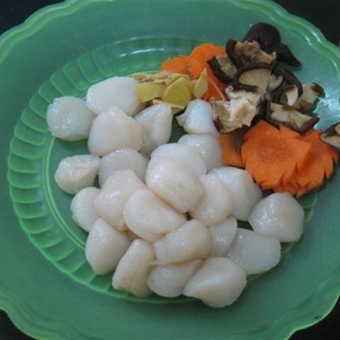 Sò điệp xào với bông cải xanh