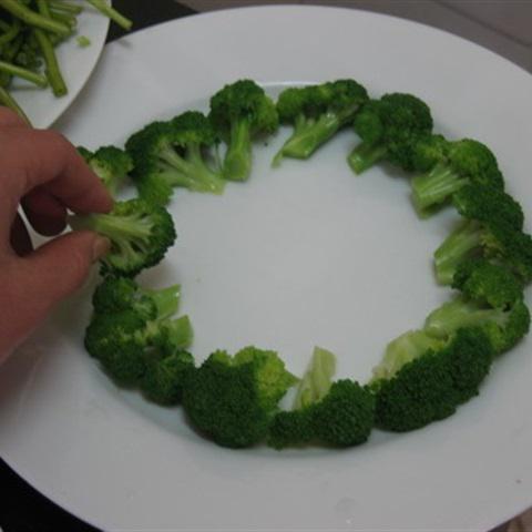 Sò điệp xào với bông cải xanh