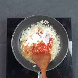 Cách làm sò huyết sốt bơ đậu phộng