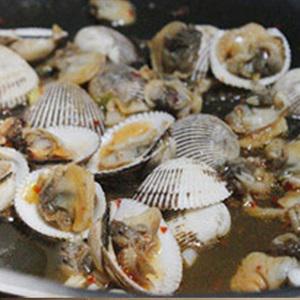 Cách làm sò huyết xào rau răm