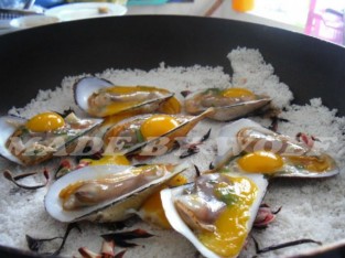 Sò xoắn hấp muối sốt chanh