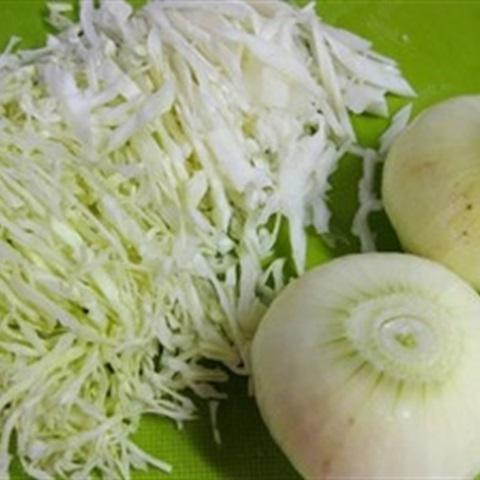 Cách làm soup bắp cải và hành tây