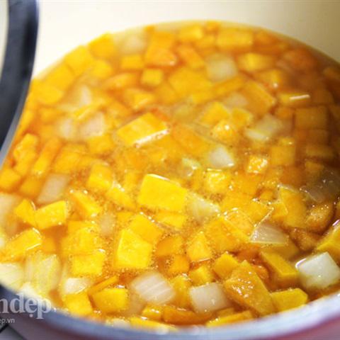 Cách làm soup bí đỏ kem tươi