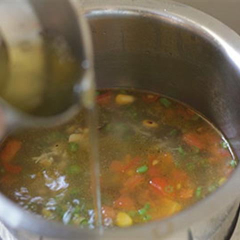 Cách làm soup gà ngũ sắc