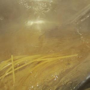 Cách làm spaghetti bắp cải cá mặn