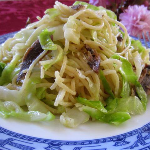 Cách làm spaghetti bắp cải cá mặn