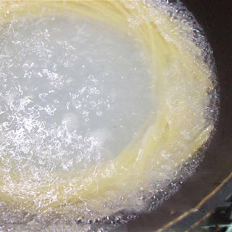 Cách làm spaghetti gà sốt kem tươi