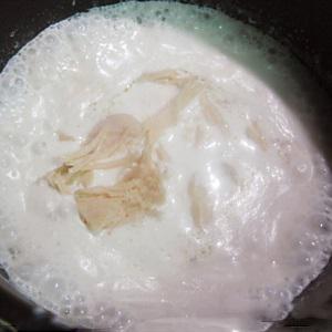 Cách làm spaghetti gà sốt kem tươi