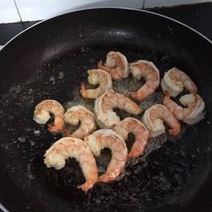 Cách làm spaghetti sốt kem tôm