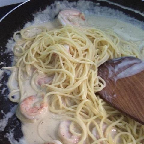 Cách làm spaghetti sốt kem tôm