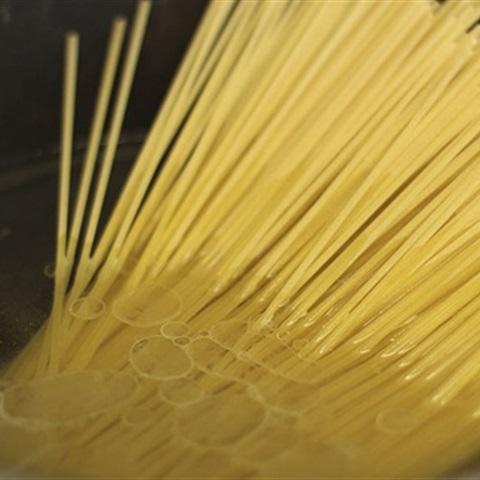 Cách làm spaghetti sốt thịt heo xông khói