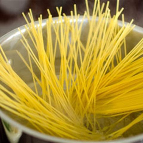 Cách làm spaghetti sốt thịt xông khói